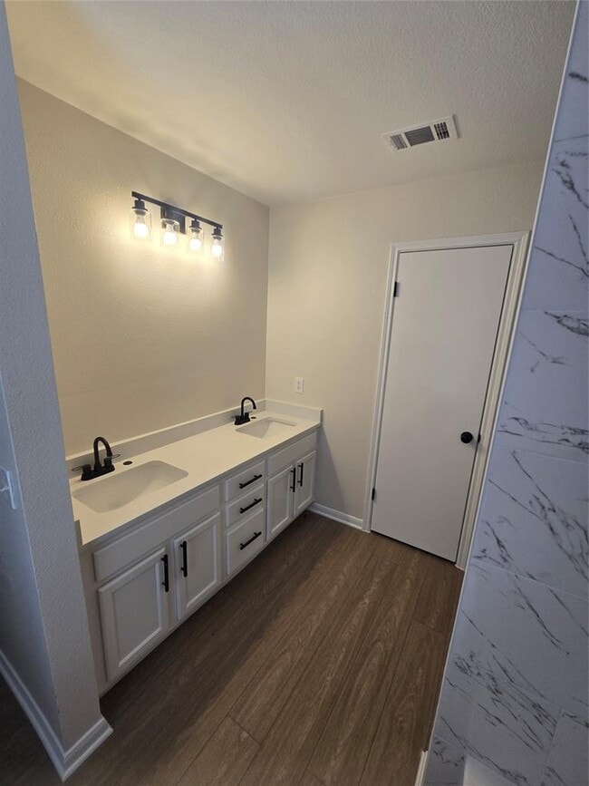 Building Photo - 5108 Edenbourgh Ln