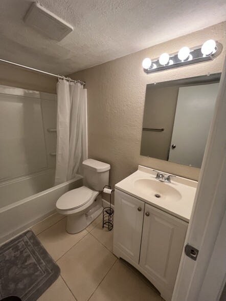 Building Photo - 5221 Bayshore Blvd