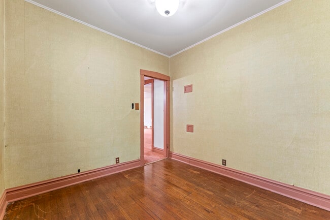 Building Photo - 4844 W Addison St