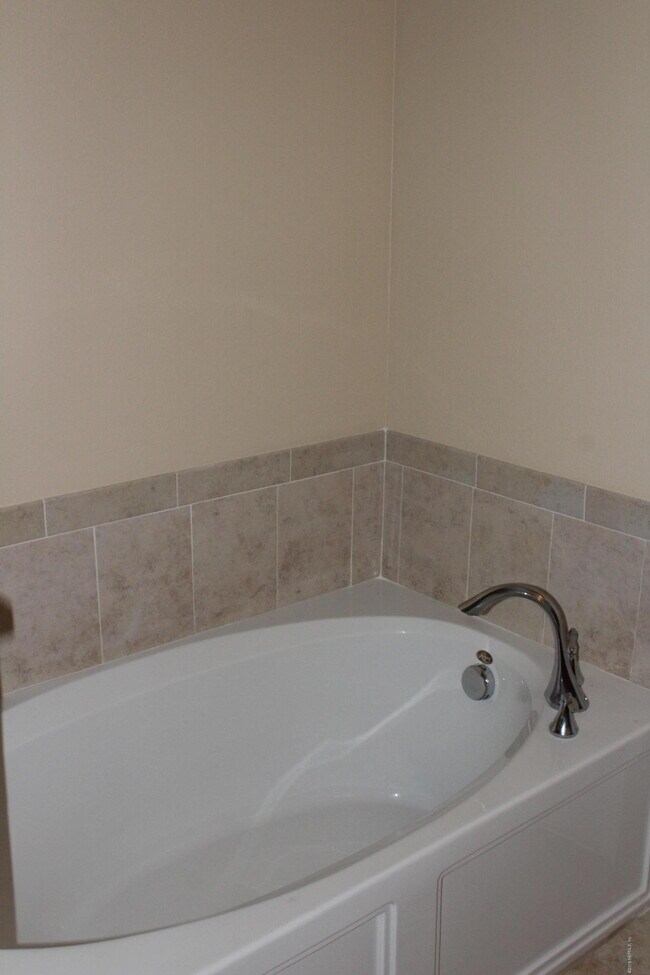 Building Photo - 625 Oakleaf Plantation Pkwy