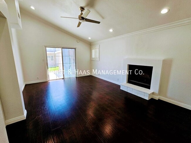 Building Photo - 5012 N Bentree Cir