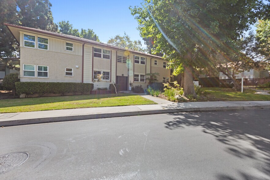 Building Photo - 5830 Bowcroft St