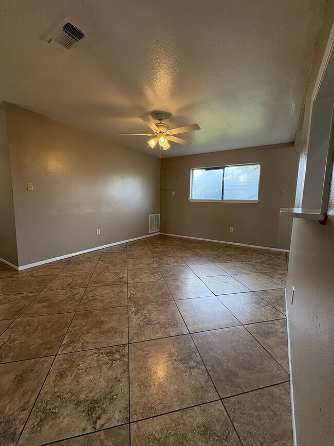 Building Photo - Awesome home with lots of space and storage!