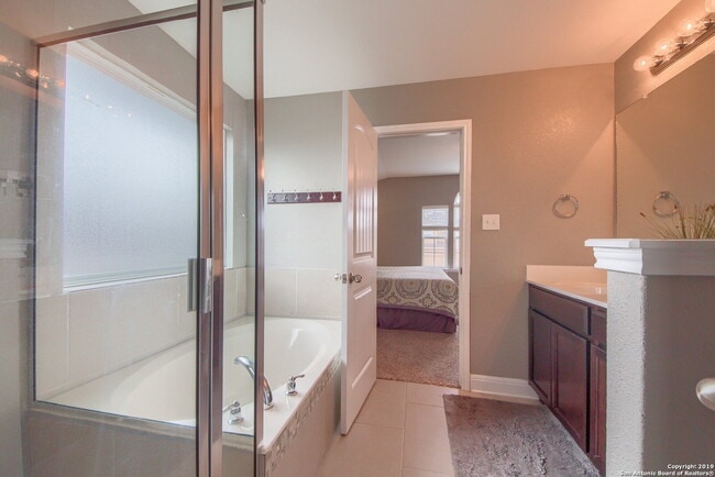 Building Photo - IMMACULATE HOME IN ALAMO RANCH AT 50% OFF THE 1ST MONTH'S RENT!!!