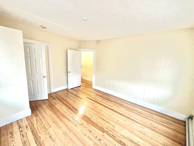 Building Photo - 1019 W Main St