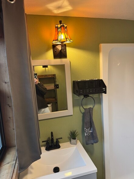 Building Photo - 324 Messenger Rd