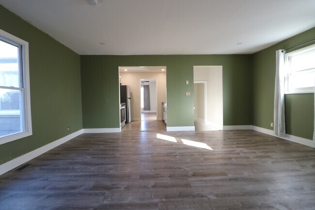 Building Photo - 511 W Pine St