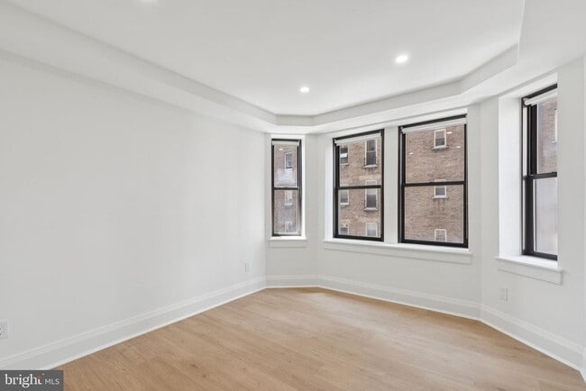 Building Photo - 135 S 19th St