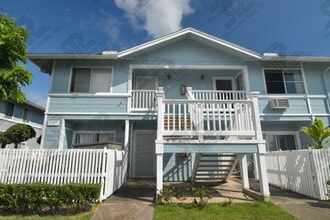Building Photo - 2 bed/2 bath/2 park top floor townhouse in...