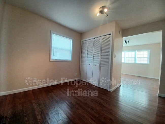 Building Photo - 412 W South St