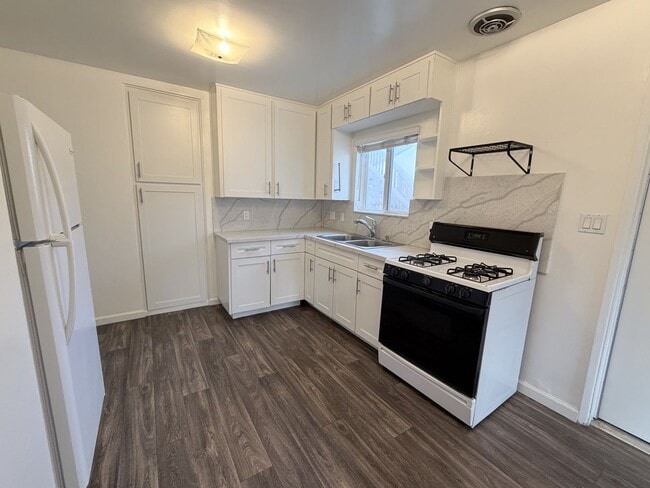 Building Photo - 4460-4462 Figueroa Blvd** - 3160L