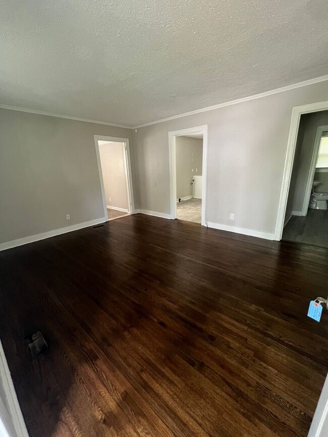 Building Photo - Remodeled 2 Bedroom in Camp North End area