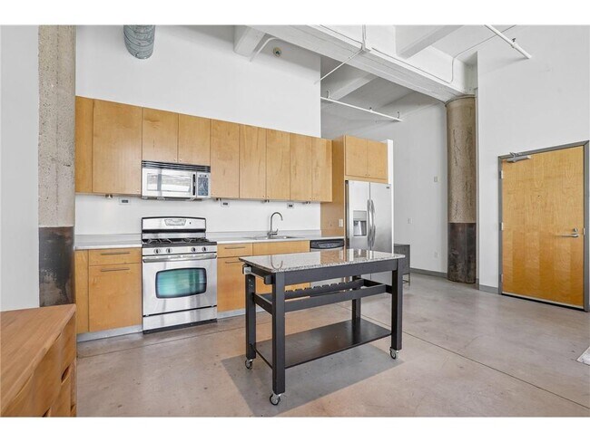 Building Photo - 700 N Washington Ave
