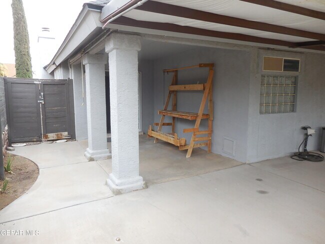 Building Photo - 356 Jardin Bello Ave