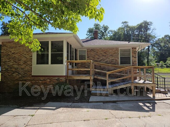 Building Photo - 13 Erskine Ln