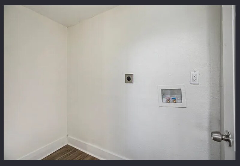 Building Photo - 2618 Euclid Ave