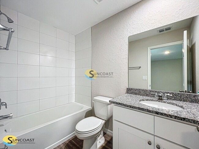 Building Photo - 14 Pine Trce