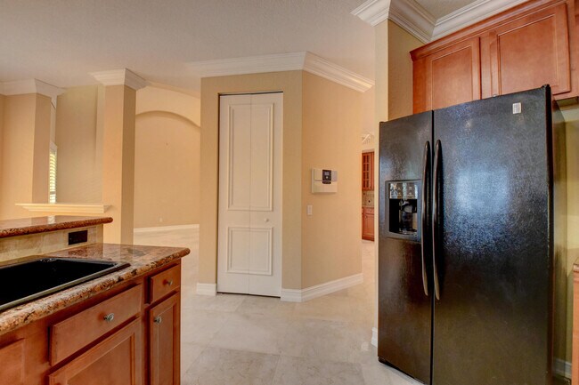 Building Photo - 8957 Sandy Crest Ln