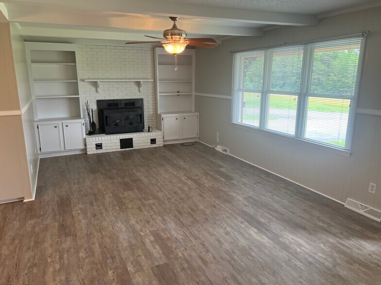 Building Photo - 131 Tokie Ln