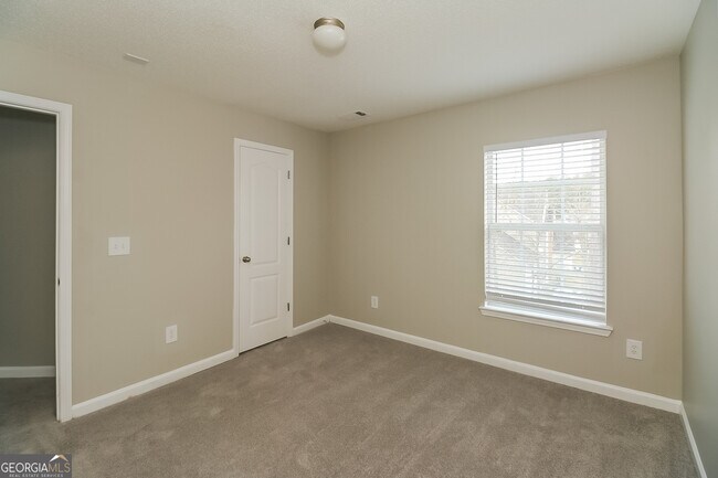 Building Photo - 6311 Grey Fox Way