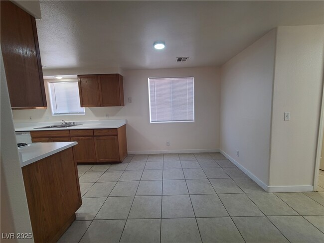 Building Photo - 1827 E Calvada Blvd