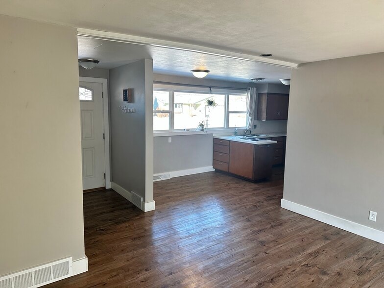 Building Photo - 2316 S Carpenter St