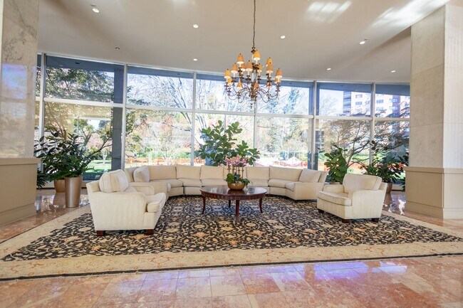 Building Photo - Lovely 1 BR/1 BA Condo in Wesley Heights!