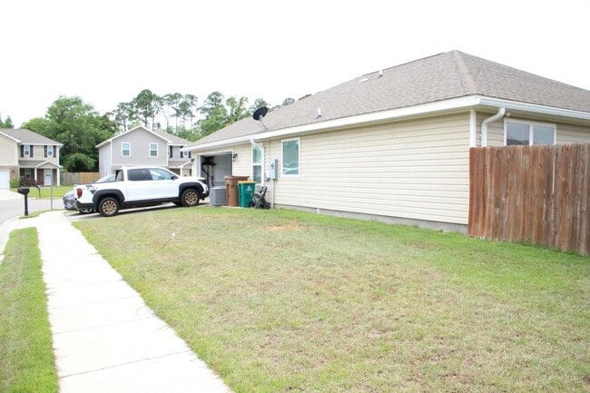 Building Photo - 500 E Marigold Dr