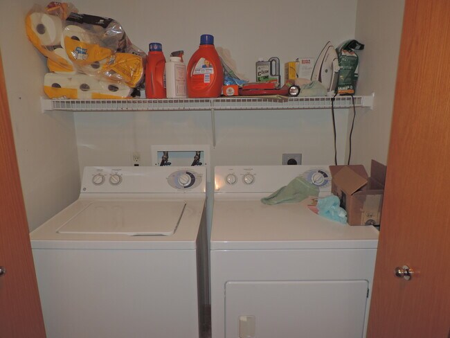 Building Photo - 20 Cherry Ct