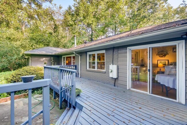 Building Photo - 2050 Sylvania Dr