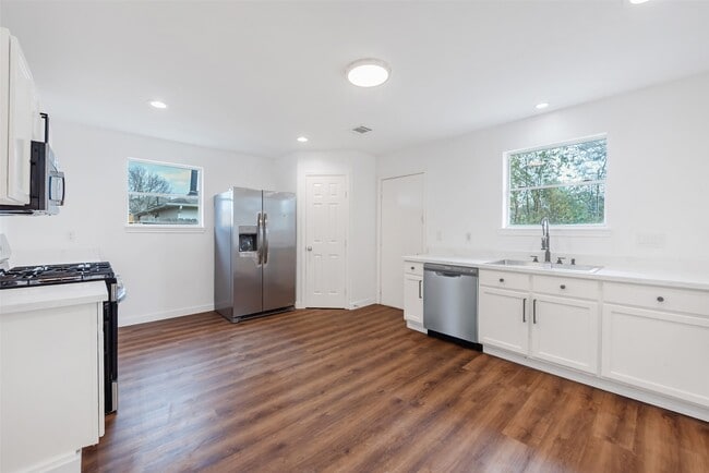 Building Photo - 11703 N Perry Ave