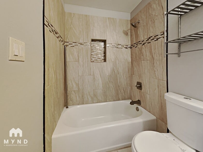 Building Photo - 2136 N Santiana Pl