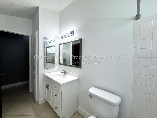 Building Photo - 8120 Lesia Cir