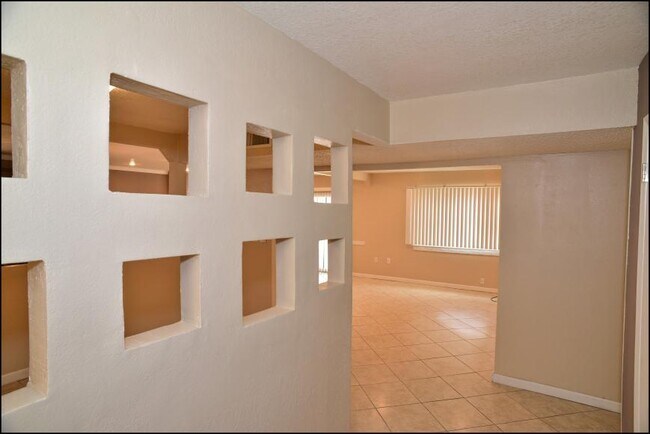 Building Photo - 3 bedroom in El Paso TX 79935