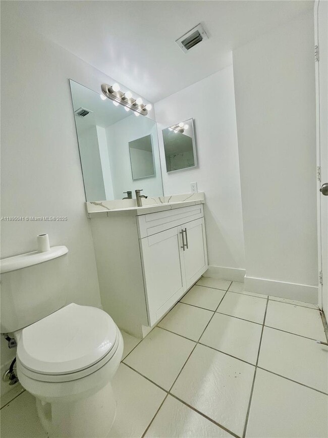 Building Photo - 2209 S Cypress Bend Dr
