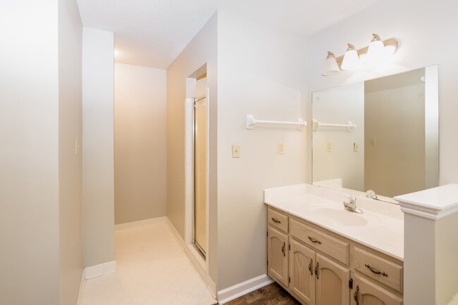 Building Photo - 429 Spruce Glen Dr