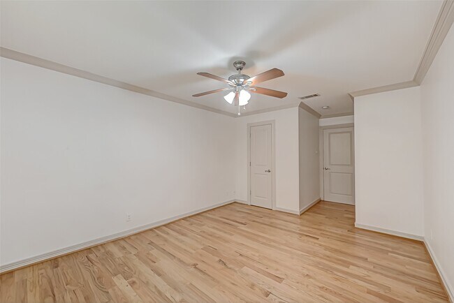 Building Photo - 5611 Briarbend Dr