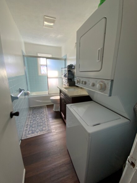 Building Photo - 701 Carson St