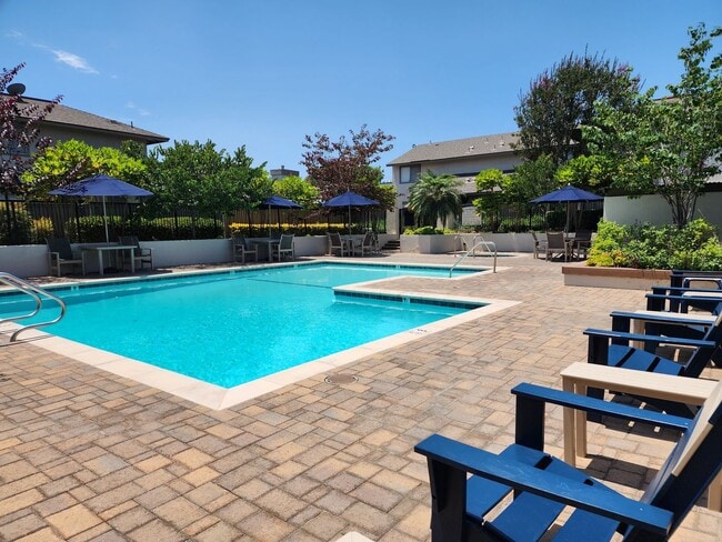 Building Photo - Rarely Available, Single-story, 2Bd 2Ba re...
