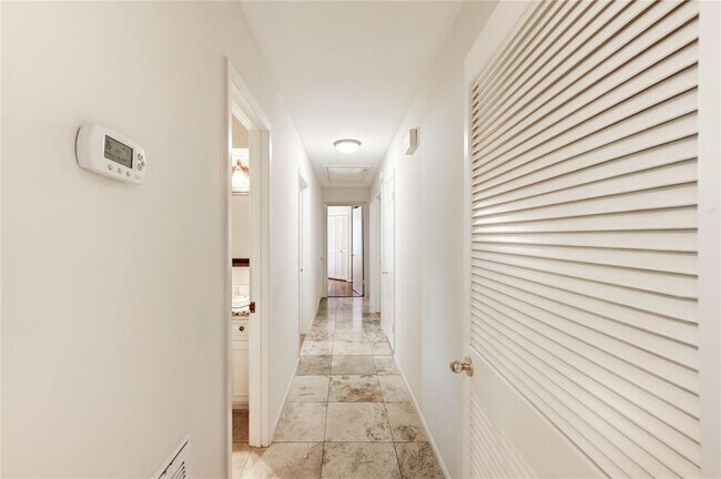 Building Photo - 2602 Briarbrook Dr