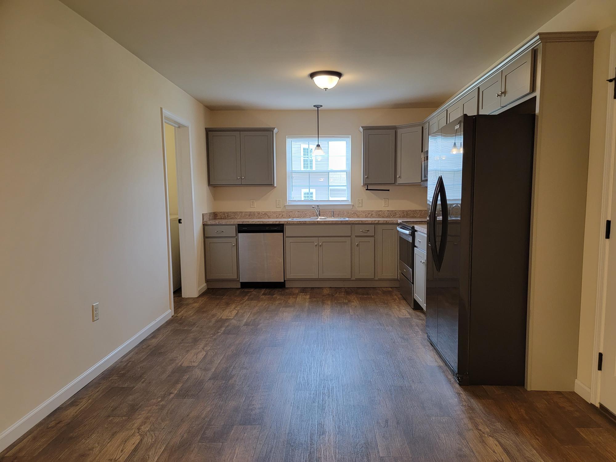 Building Photo - 726 Farmwood Ln