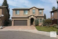 Building Photo - Beautiful 4 bedroom home on the Golf Course!