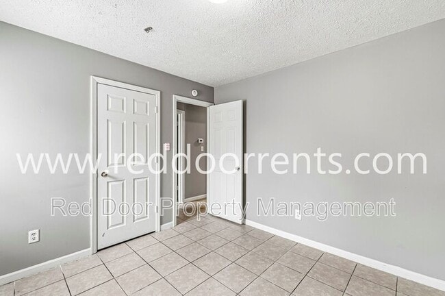 Building Photo - 517 Gibbs St