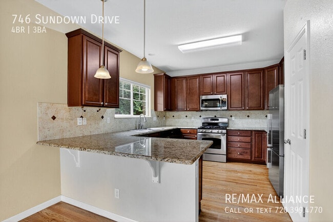 Building Photo - 746 Sundown Dr
