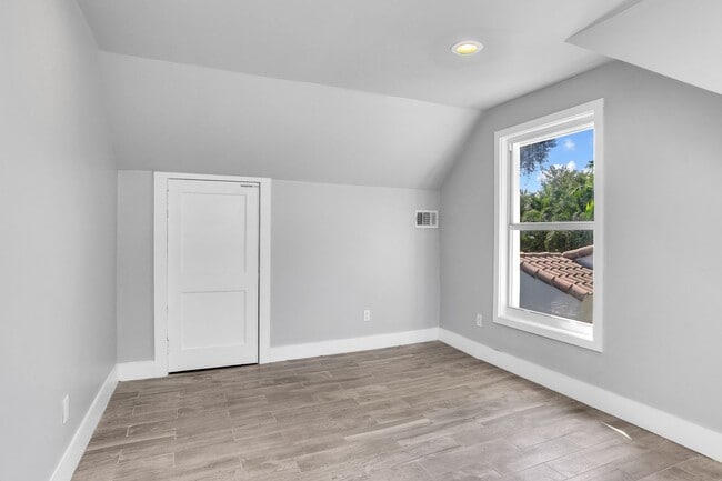 Building Photo - Beautiful California Style Hollywood Home