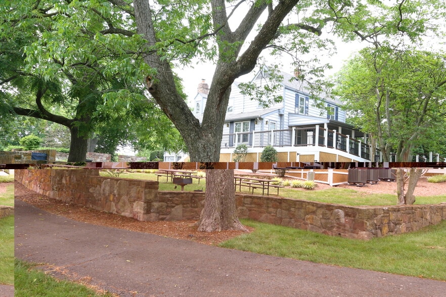 20 clubhouse w picnic tables - 13619 Orchard Dr