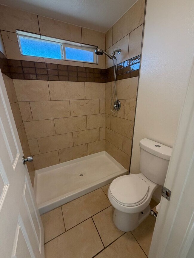 Building Photo - 8492 Hermitage Way