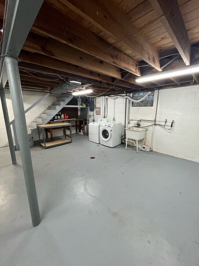 Building Photo - 5877 N Pennsylvania St