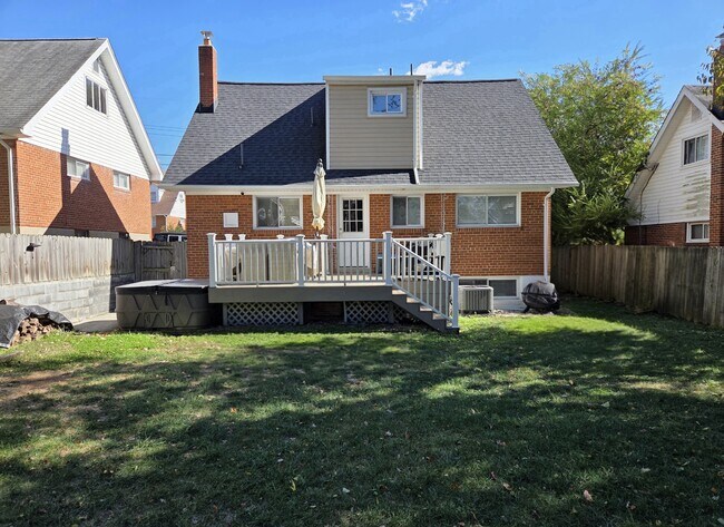 Building Photo - 108 N Gladden St