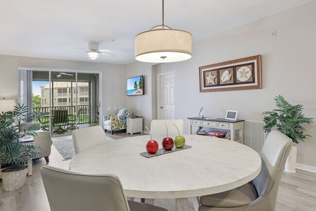 Building Photo - Beautiful Condo with Lake View